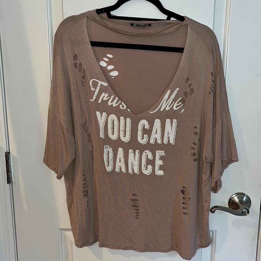 Toska ripped distressed  T-shirt Sz XL gently used